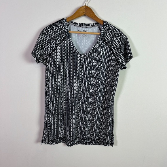 Under Armour Women’s Black and White V Neckline Active Tee Shirt Size Medium - Picture 1 of 4